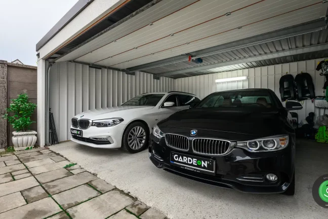 Garáž GARDEON se dvěma BMW u Petra Cmoríka