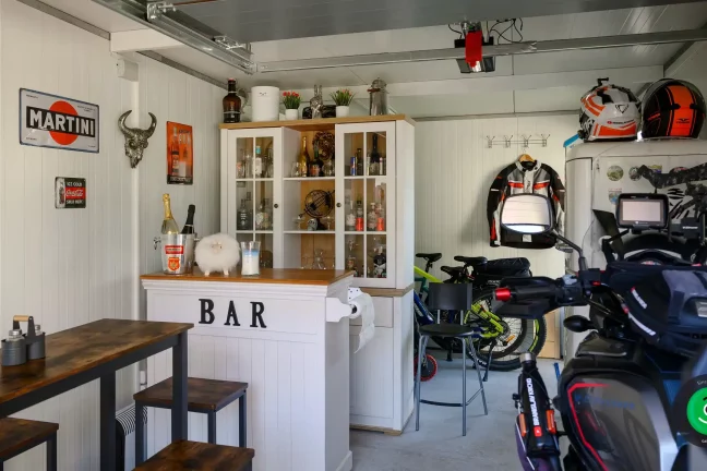 Malý bar u posezení v garáži gardeon
