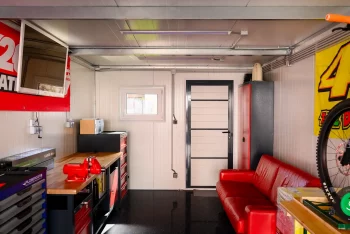 Interiér garáže Gardeon vhodný pro relaxaci