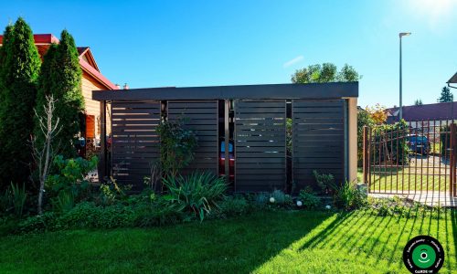 Krytý prostor s garážovou bránou určený na ochranu vozidel