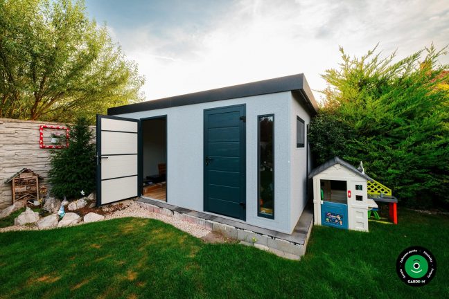 Montovaný domek na zahradě s pultovou střechou