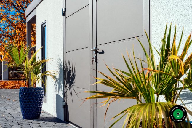 Detail světlíku na stěně zahradního domku