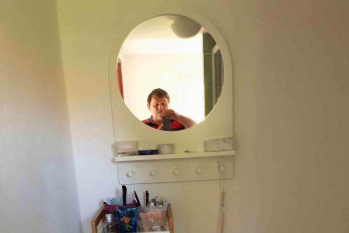 Zateplené stěny zahradního domku.