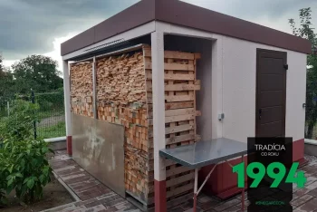 Zahradní domek s přístřeškem na dřevo