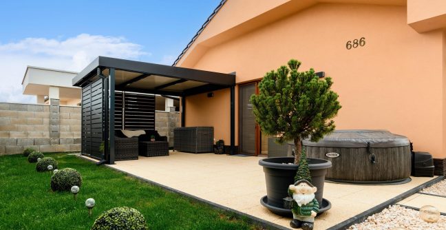Pergola pri dome